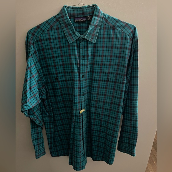 Patagonia Men’s button down shirt - Picture 1 of 3
